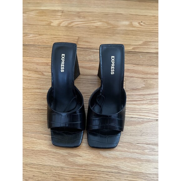 Express Open Toe Triangle Block Heels - Picture 2 of 6